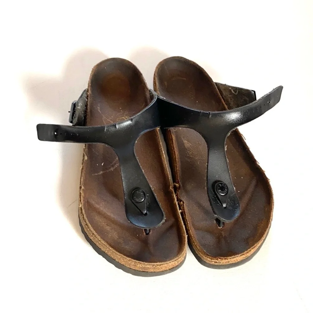 Birkenstock’s black gizeh‎ thong sandal- Birk Size 40